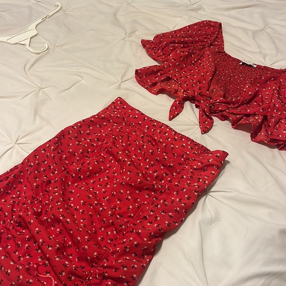 Red 2 piece set - Picture 3 of 6